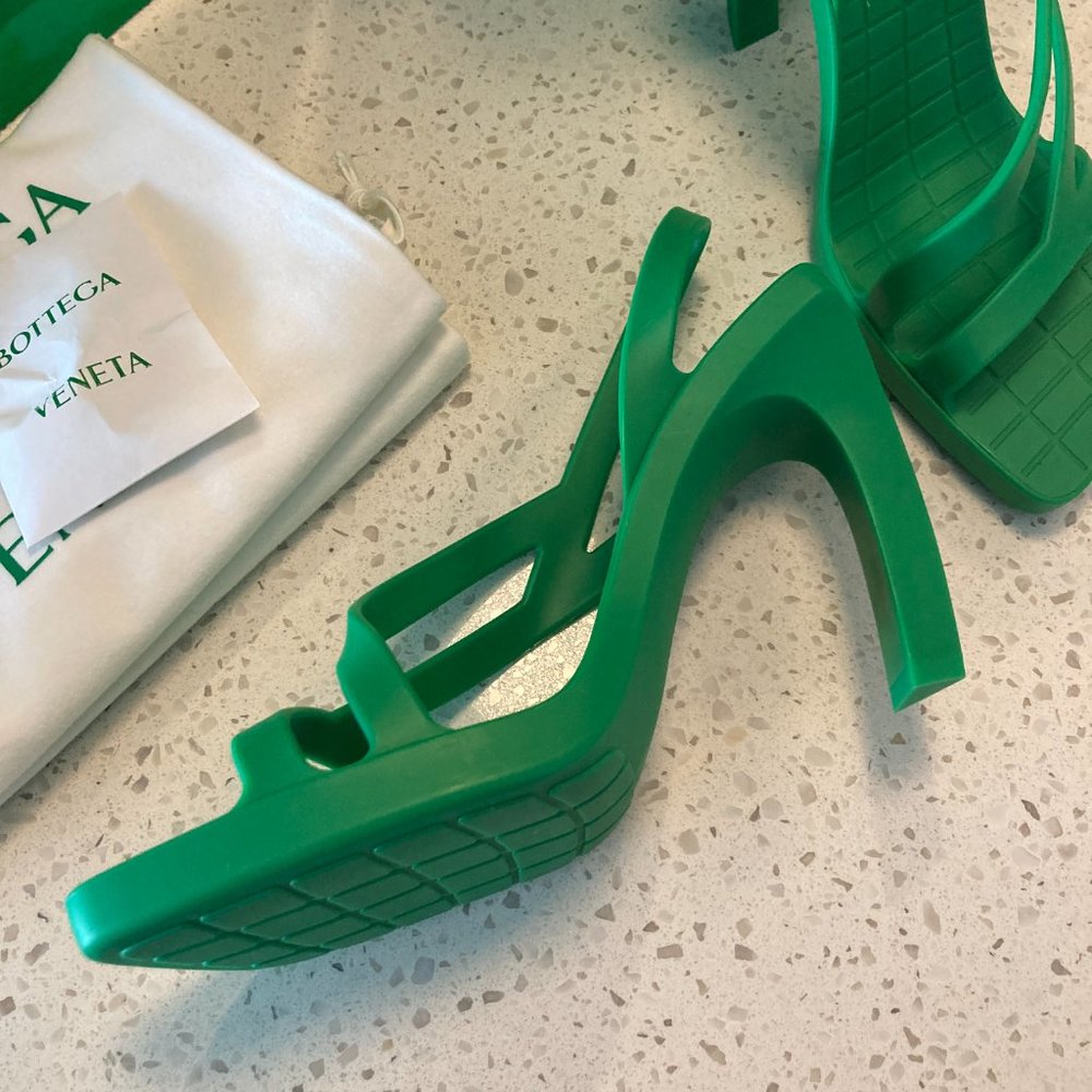 NEW Bottega Veneta Jimbo Sandal in Parakeet Green Size IT/EU 39 - Retail $890 - Picture 15 of 16